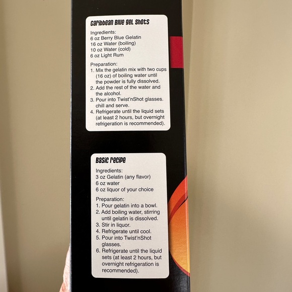 Twist 'N Shot Reusable 2 ounce Gel Shot Cups - Red Set of 12 - Picture 4 of 5